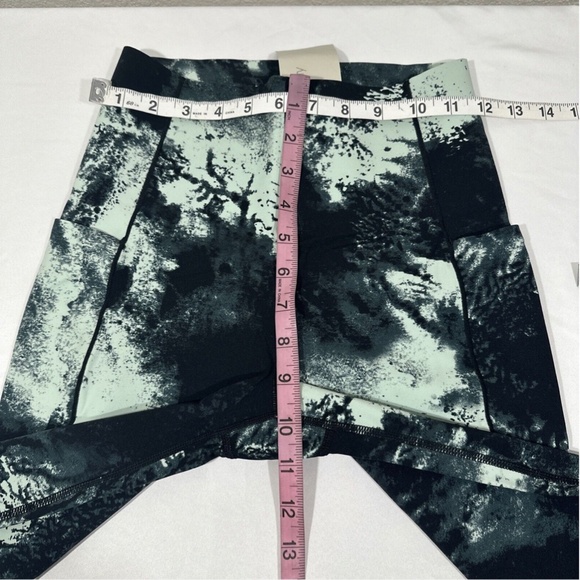 NWT $78 Sweaty Betty [ Small 6 ] Power High Waist‎ Pocket Bike Shorts Green - Picture 9 of 12